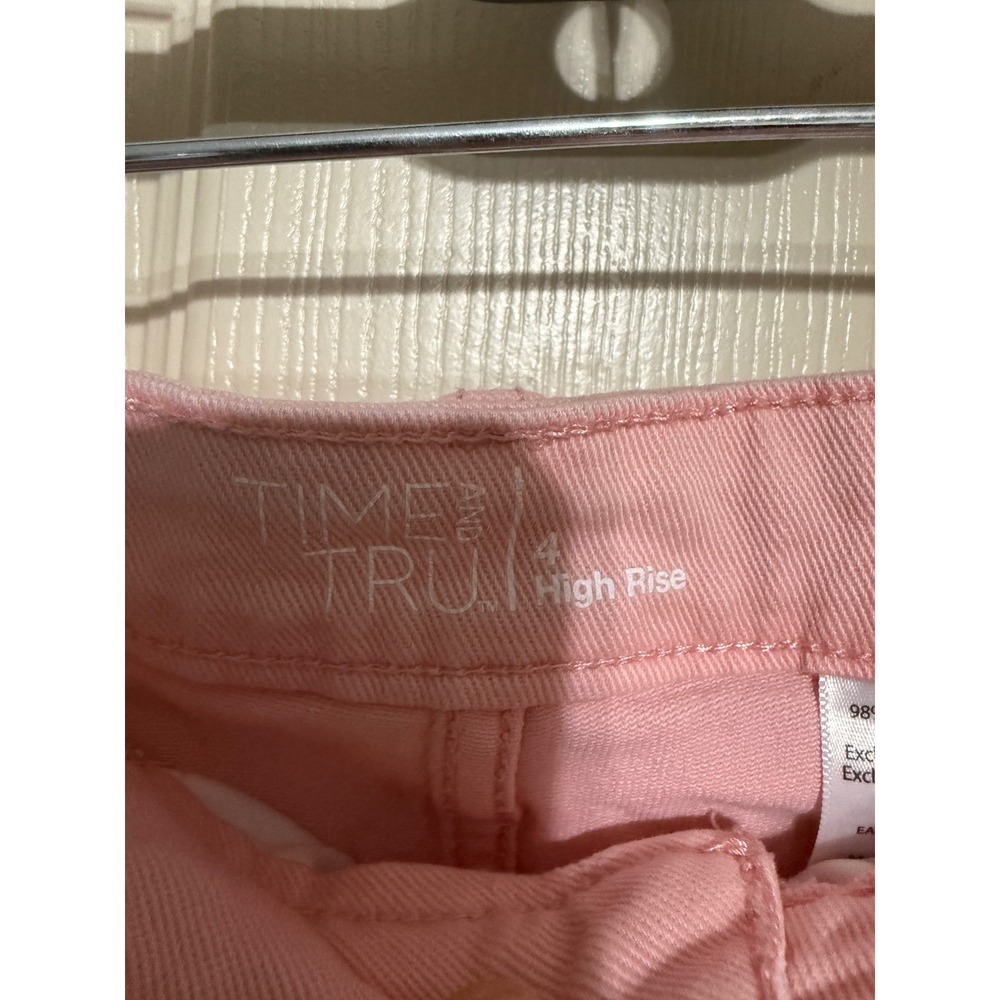 Time and Tru Womens Pink Floral Distressed High Rise Denim Shorts Size 4 - Picture 2 of 4